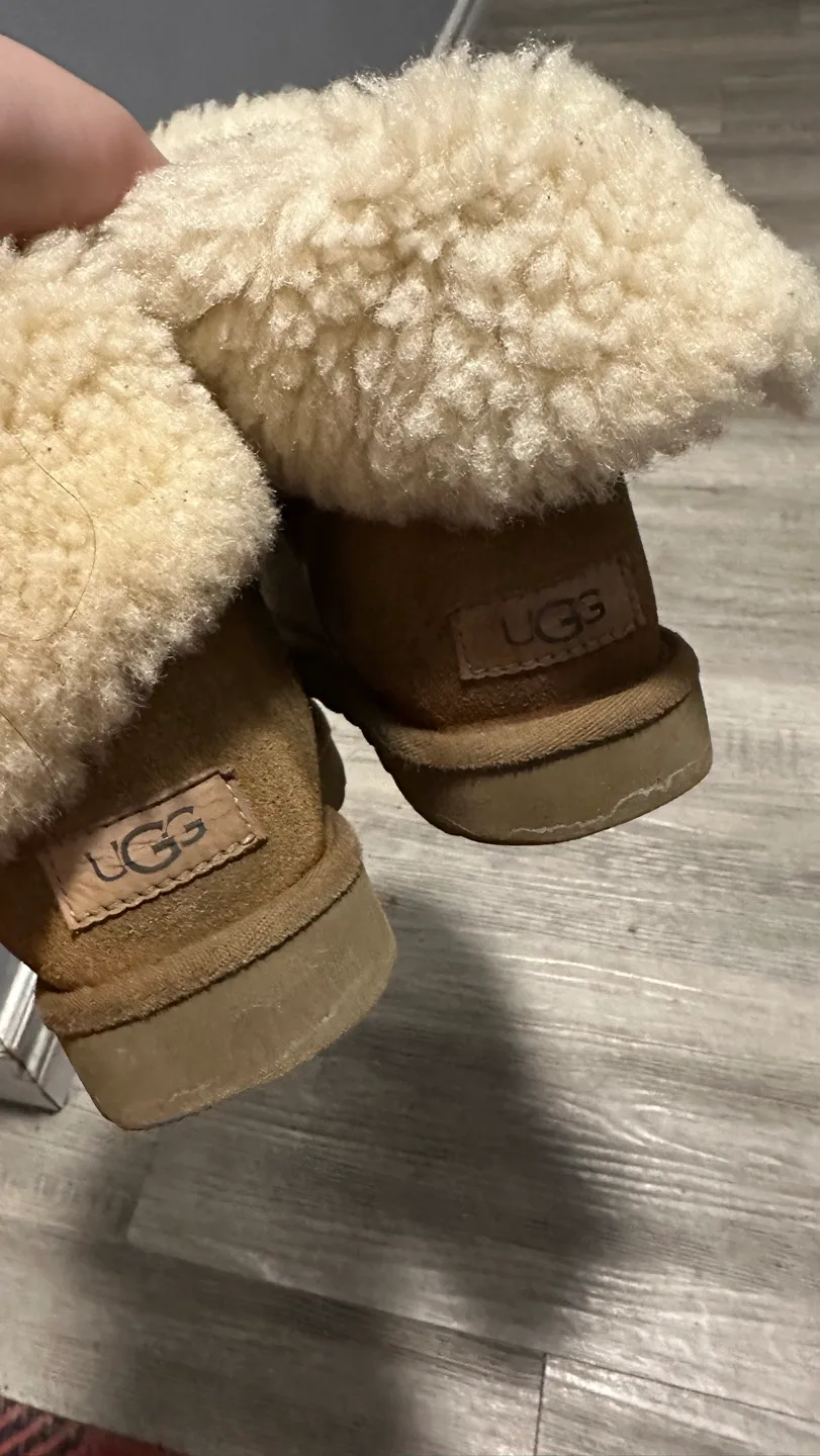 UGG Classic image indicator(2)