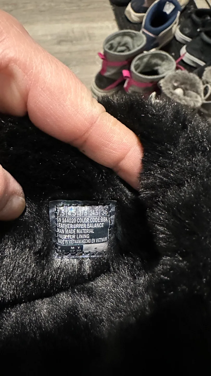 Skechers Women's Black Winter Boots image indicator(2)