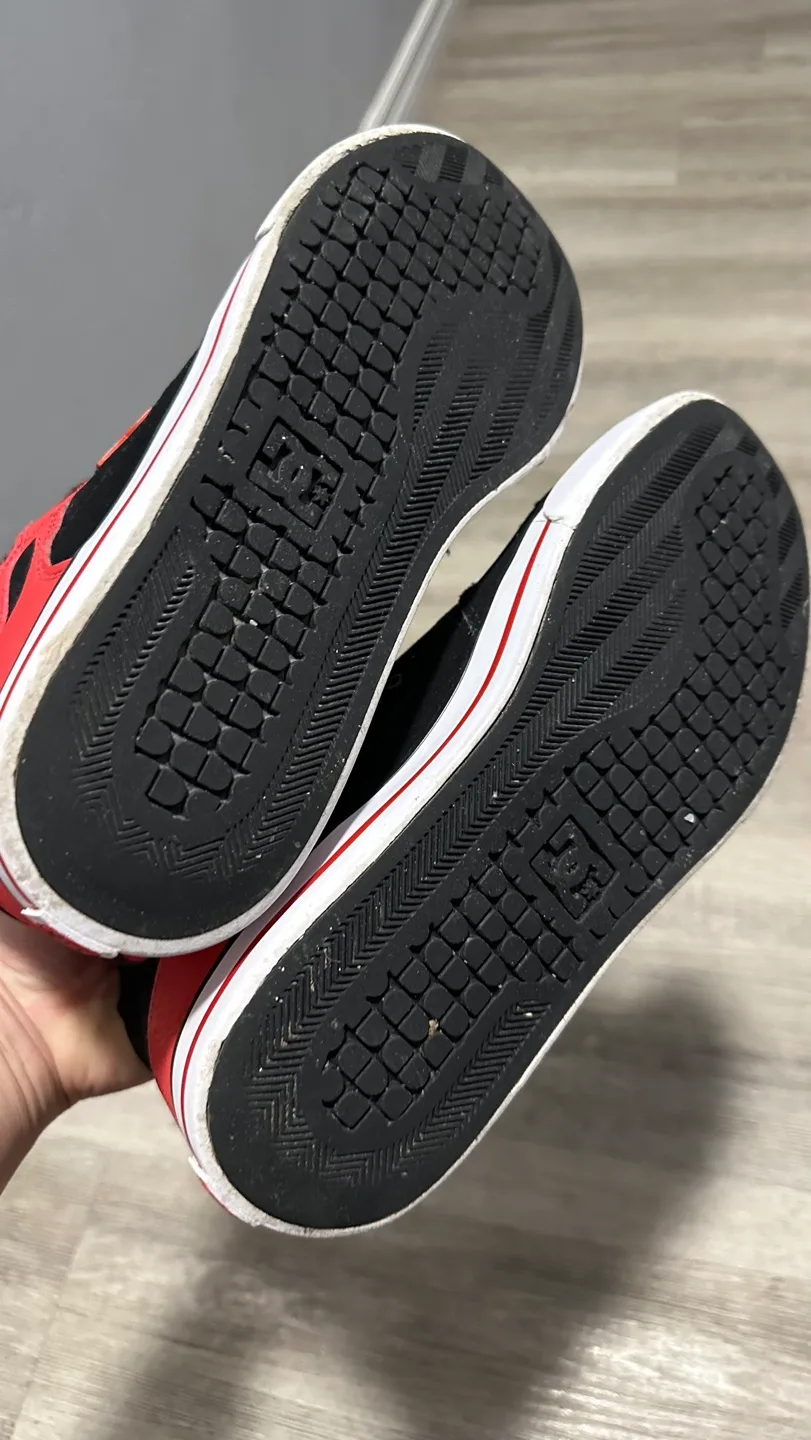 DC Shoes Men's Red & Black High-Top Skate Shoes - Size 8.5 image indicator(2)