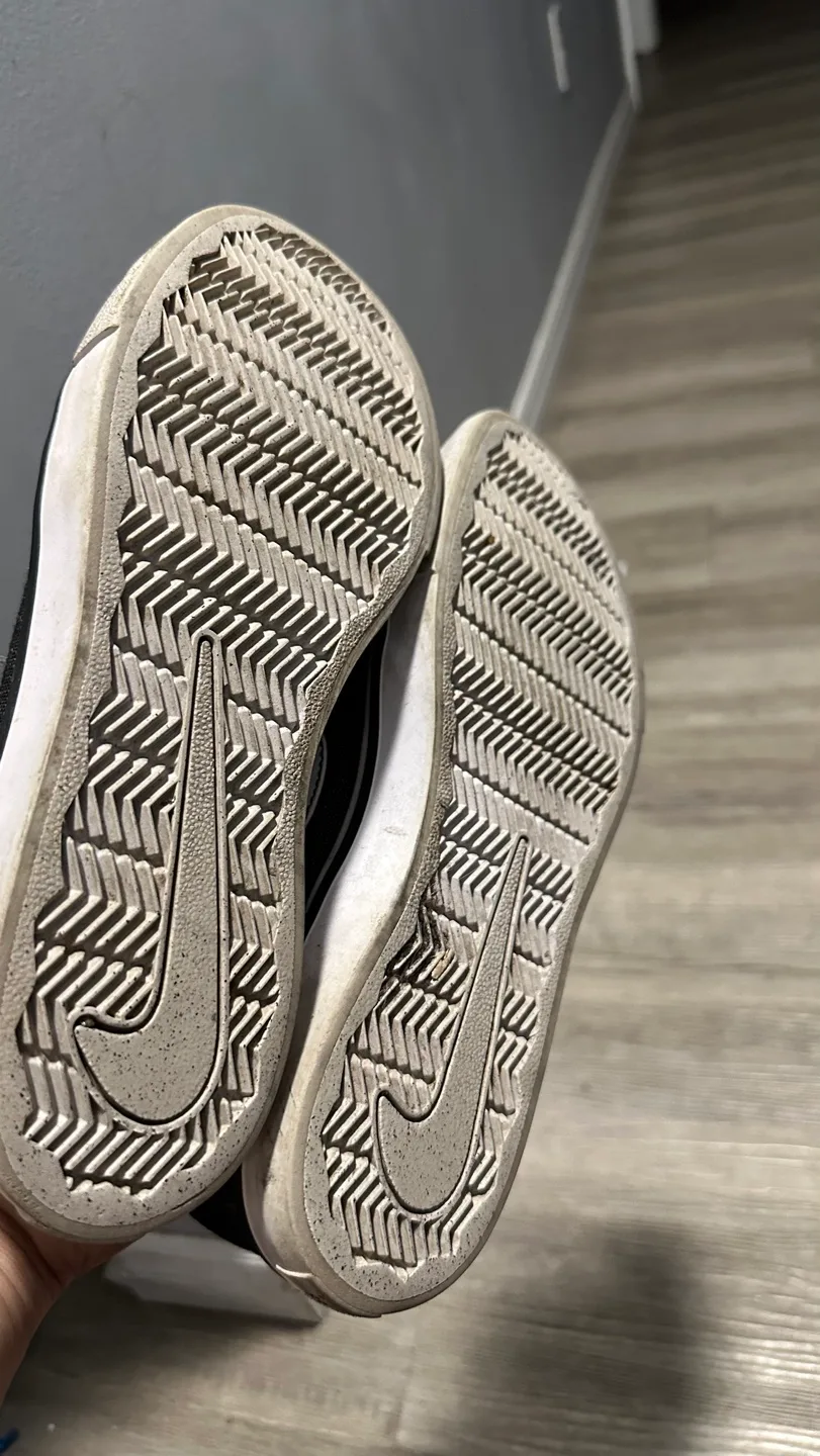 Nike SB Skate Shoes Size 8 image indicator(2)