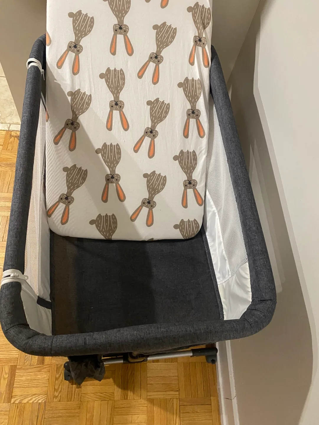 Baby bassinet / crib image indicator(7)