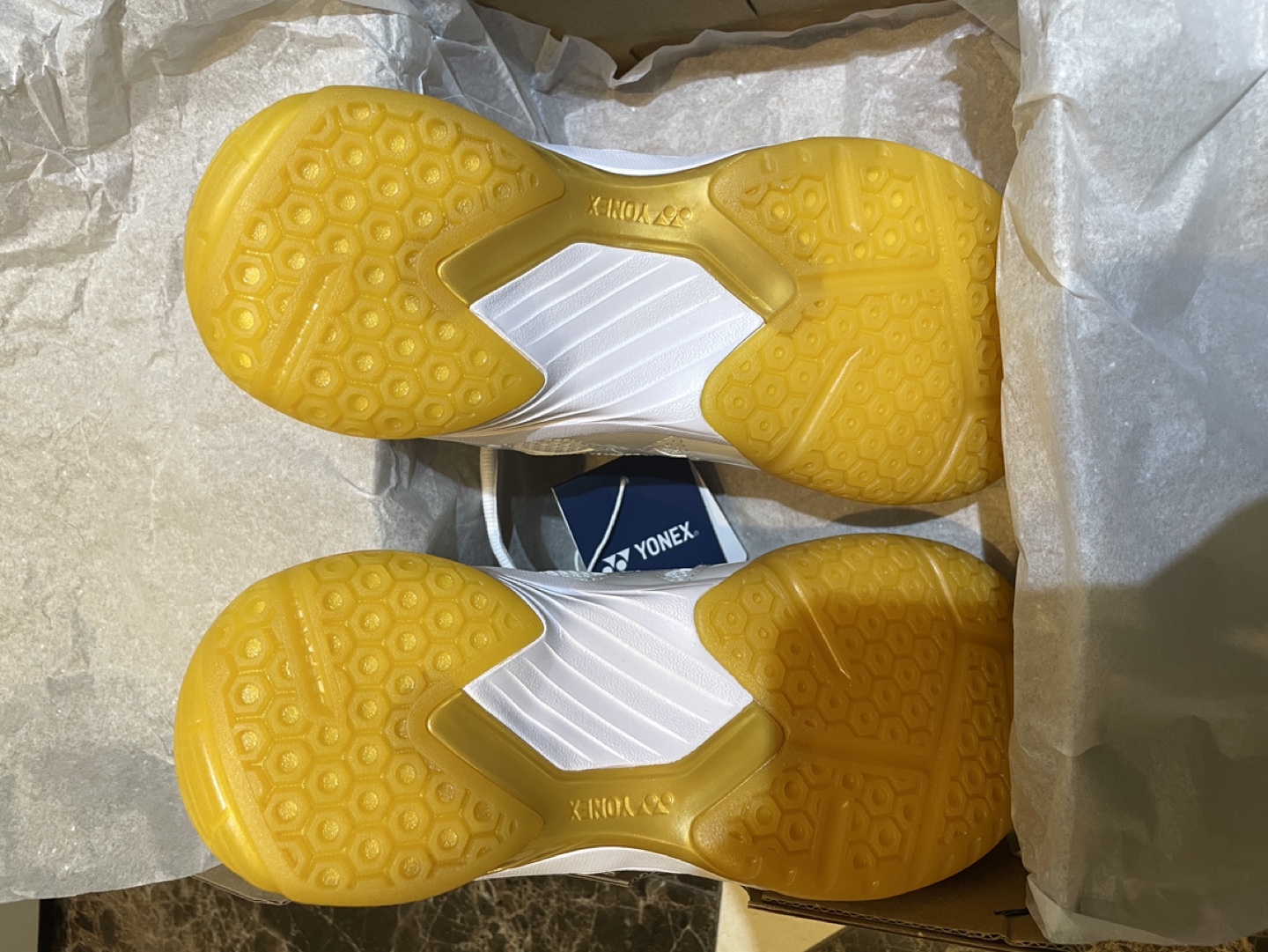 Yonex Power Cushion 101 Women's Badminton Shoes - size 6 - photo 2