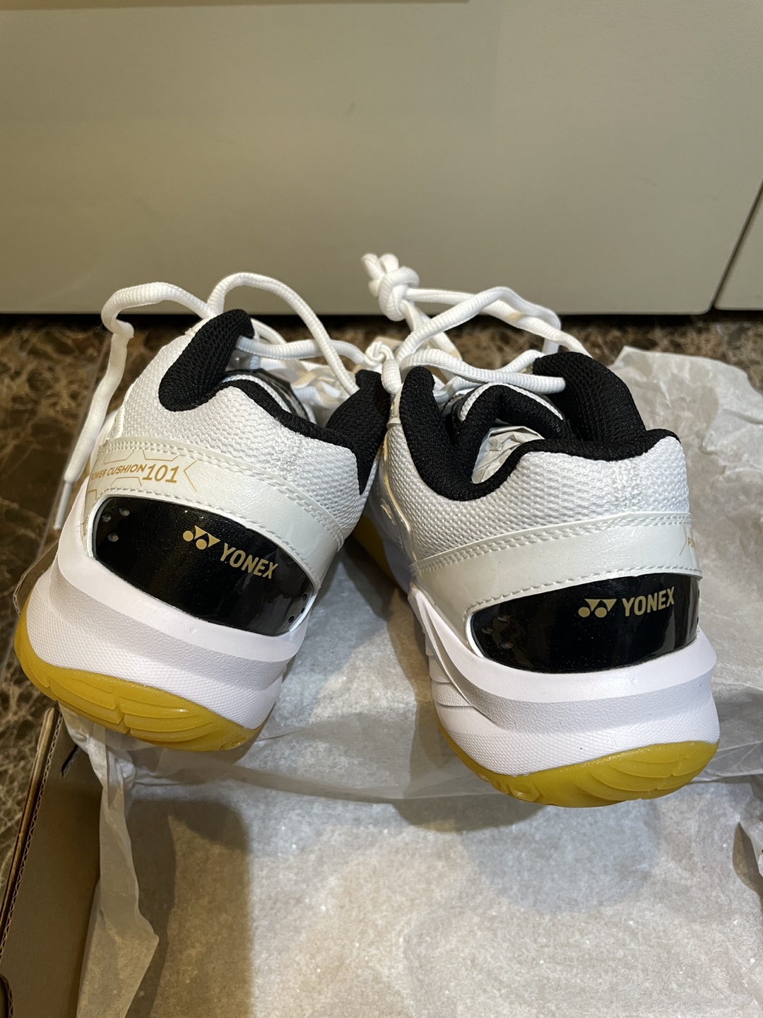 Yonex Power Cushion 101 Women's Badminton Shoes - size 6 - photo 3