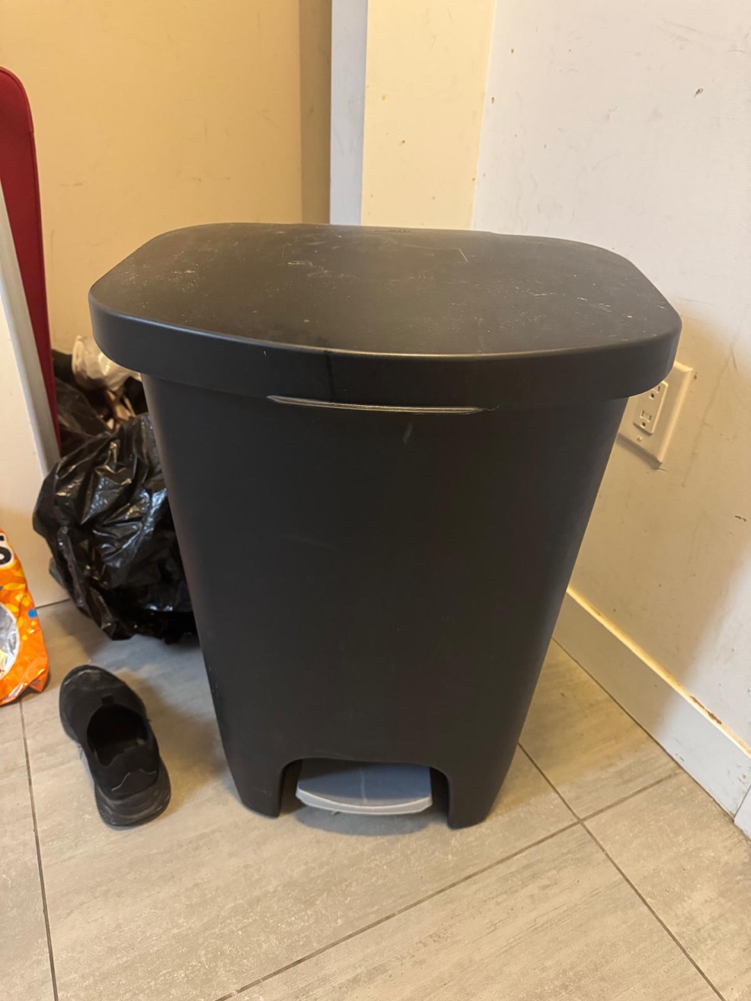Black Step Trash Can - photo 3