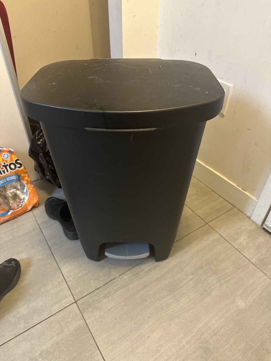 Black Step Trash Can