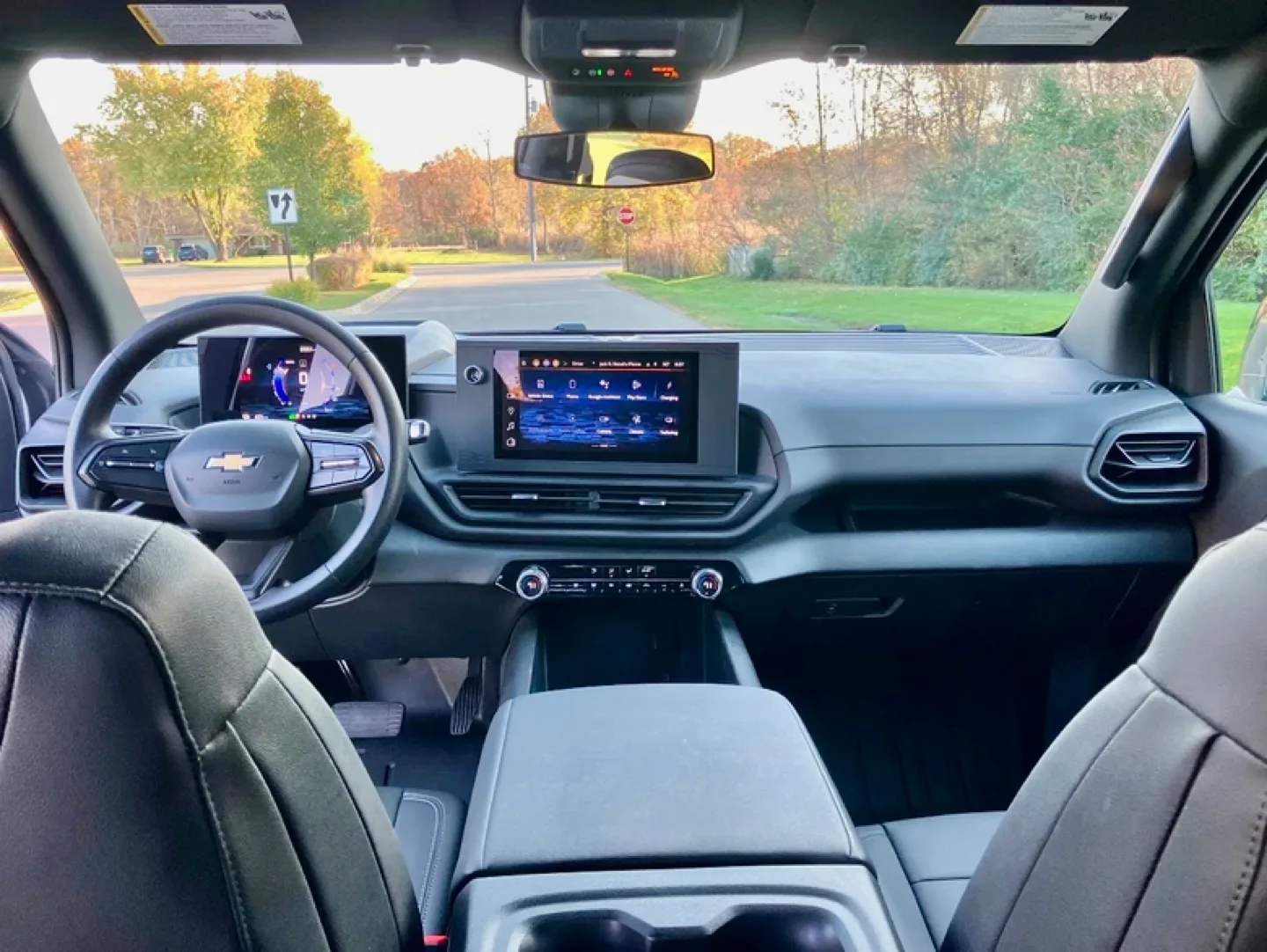 2024 Chevrolet Silverado EV Crew Cab image indicator(3)