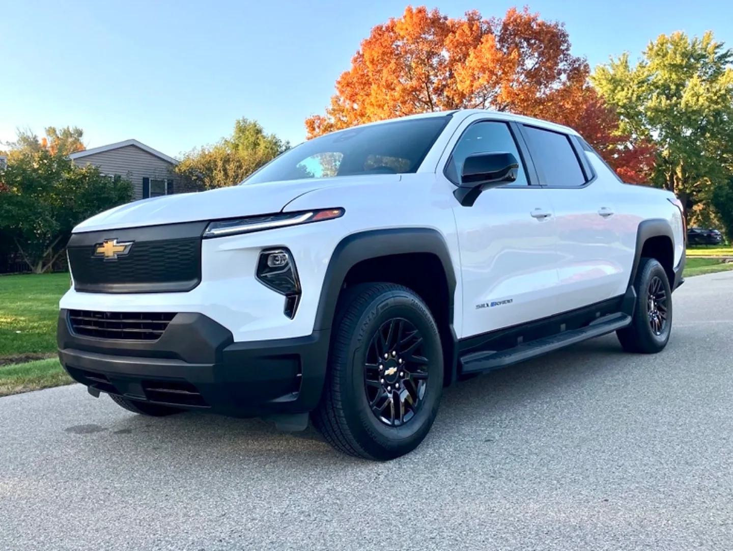 2024 Chevrolet Silverado EV Crew Cab image indicator(4)