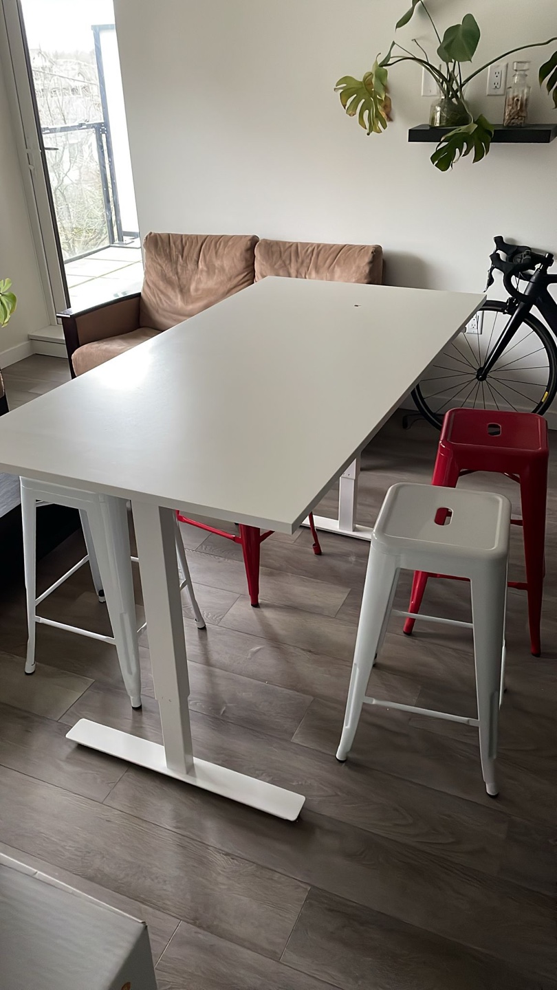 White Electric Standing Desk with Four Stools - photo 2