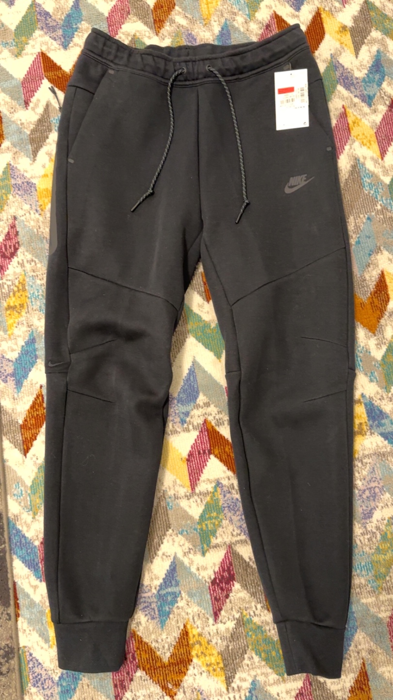New season Nike tech fleece
