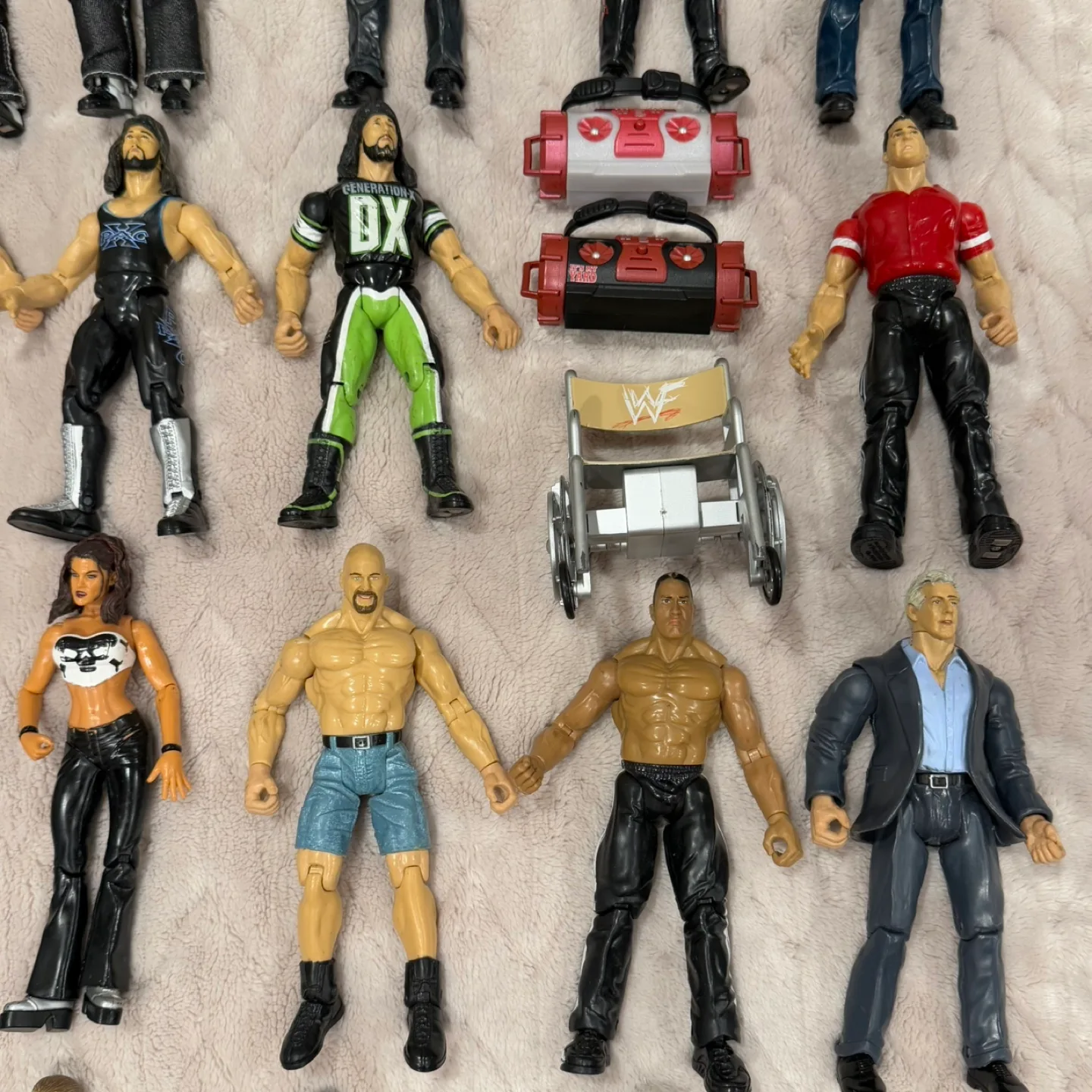 Vintage 90s/2000s WWF/WCW/WWE Wrestling Toys lot image indicator(4)