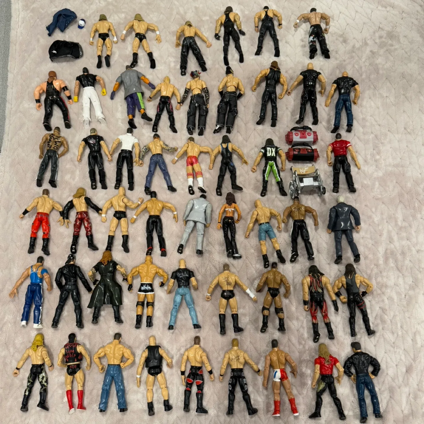 Vintage 90s/2000s WWF/WCW/WWE Wrestling Toys lot image indicator(2)