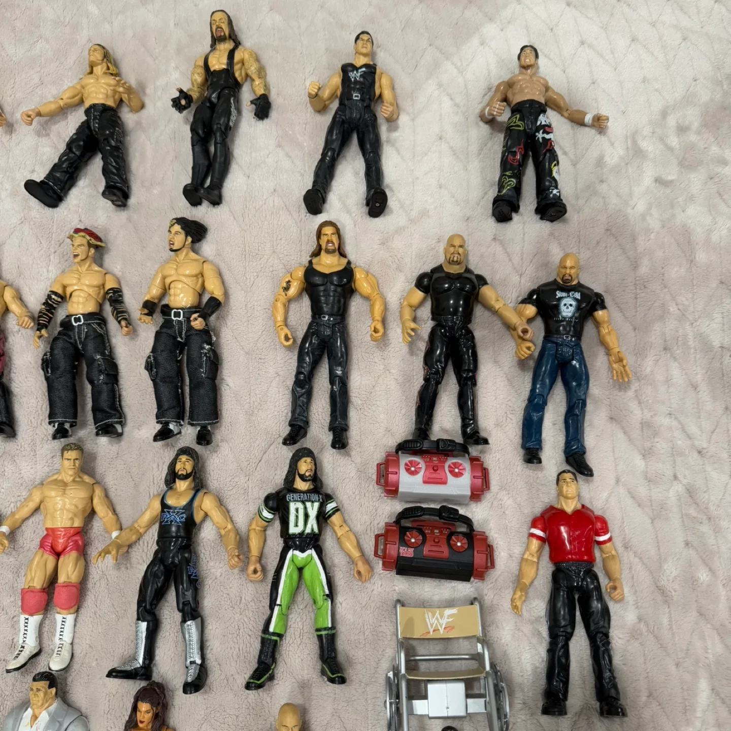 Vintage 90s/2000s WWF/WCW/WWE Wrestling Toys lot image indicator(10)