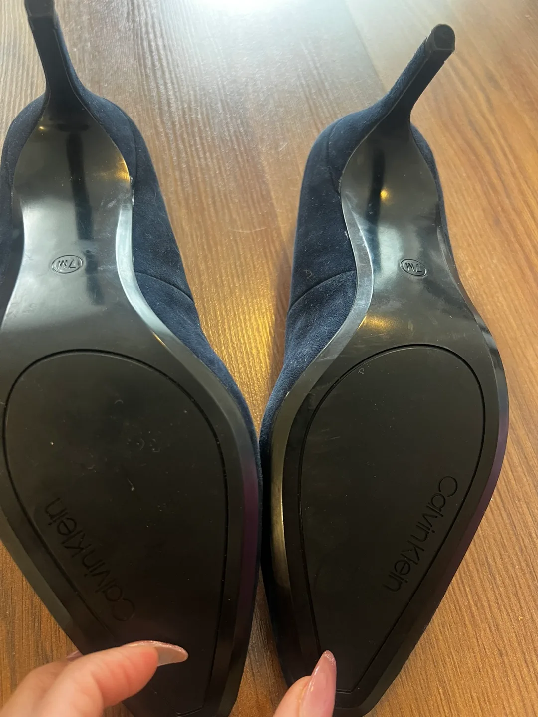 NEW!!! Calvin Klein Navy Suede Heels - Size 7 image indicator(4)