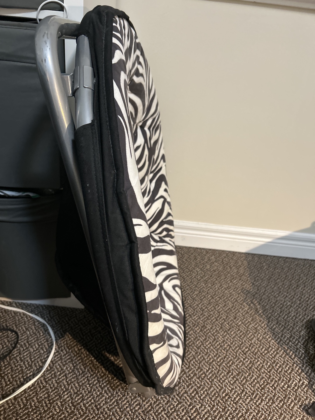 Foldable Zebra Chair - photo 4