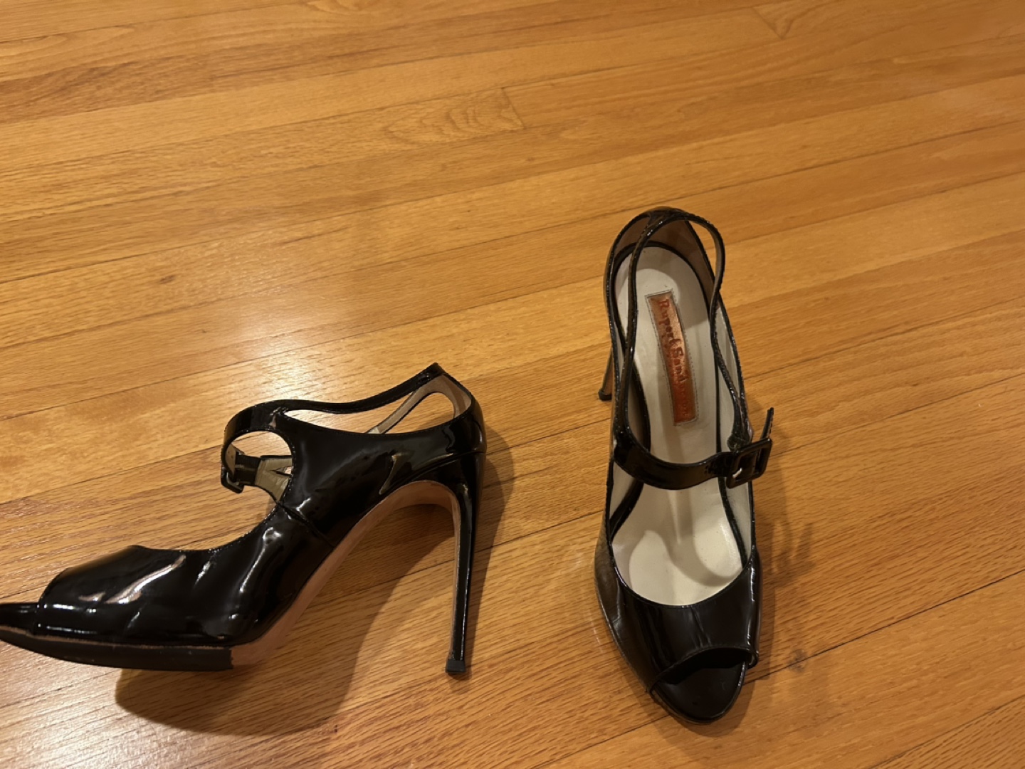 Rupert Sanderson Black Patent Leather Peep Toe Heels Size 40 - photo 2