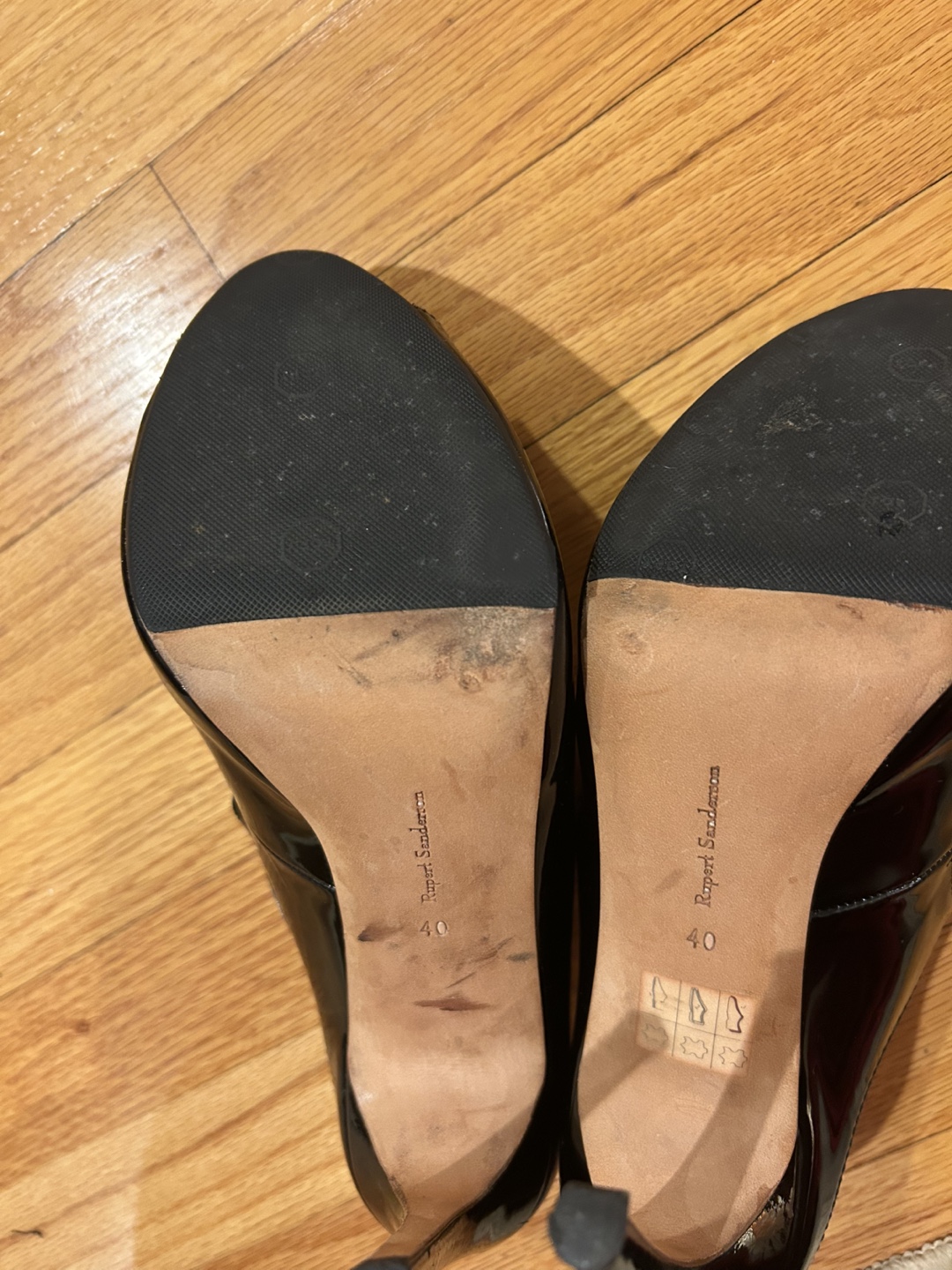 Rupert Sanderson Black Patent Leather Peep Toe Heels Size 40 - photo 5