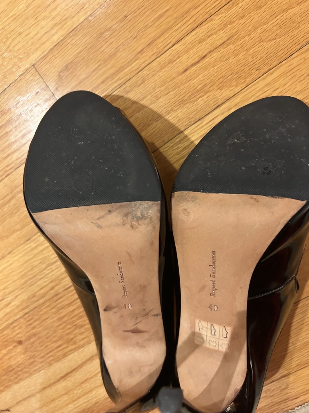 Rupert Sanderson Black Patent Leather Peep Toe Heels Size 40 - photo 4