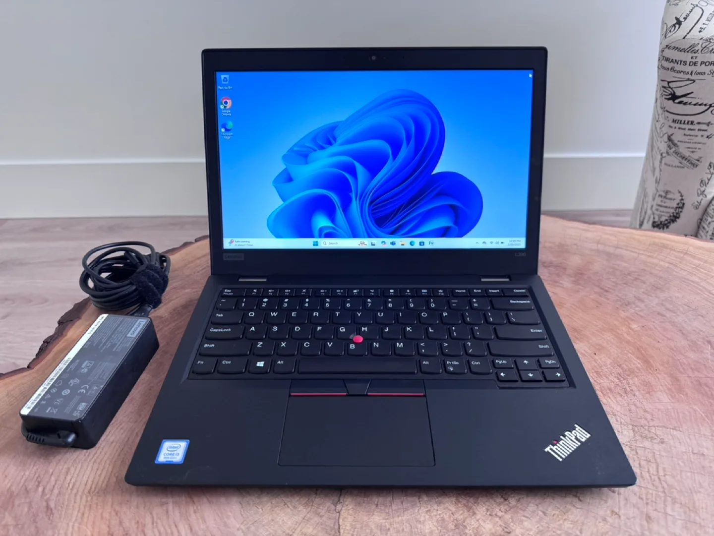 Lenovo Thinkpad Win 11 laptops from $150 image indicator(2)
