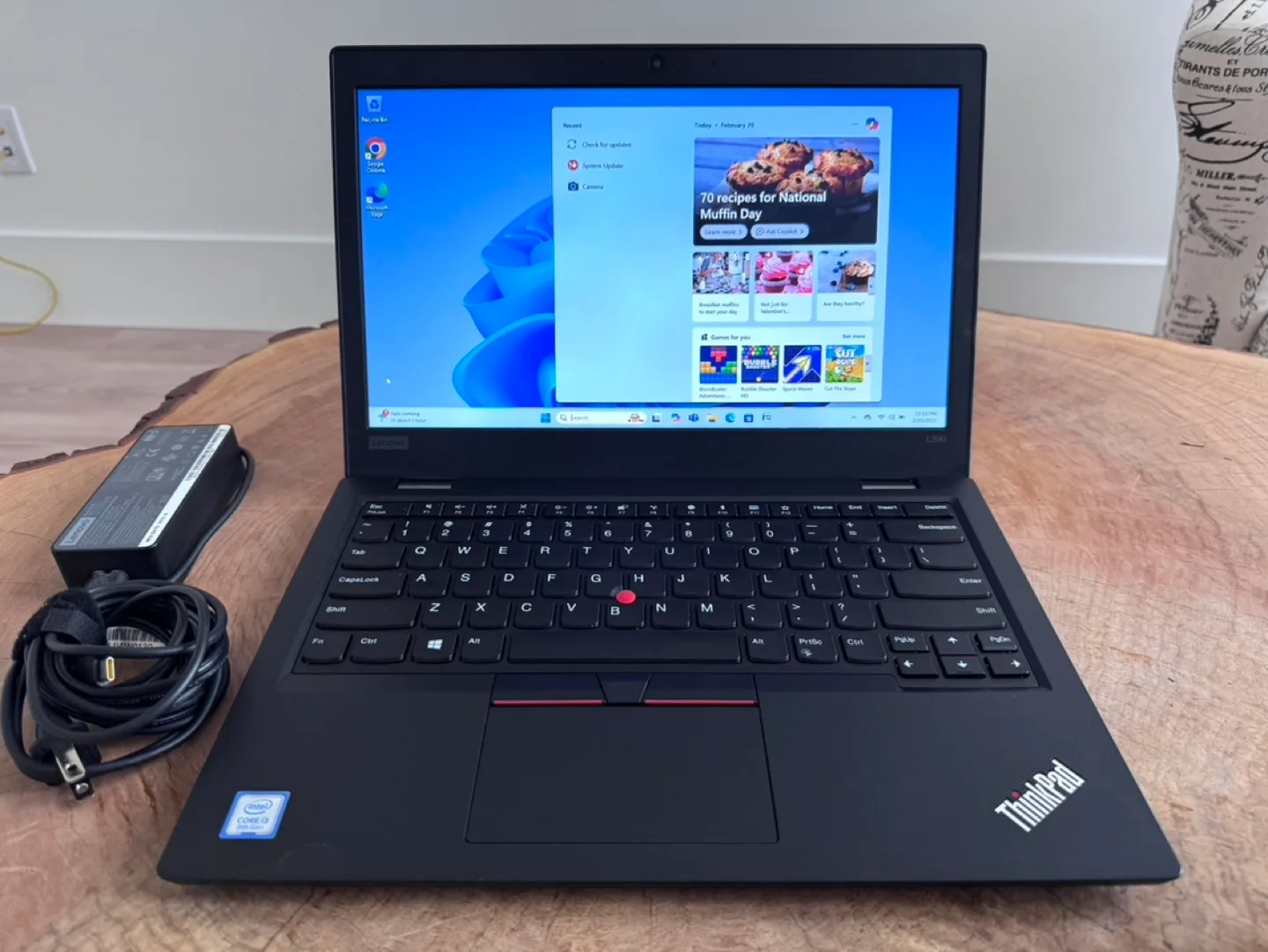 Lenovo Thinkpad Win 11 laptops from $150 image indicator(6)