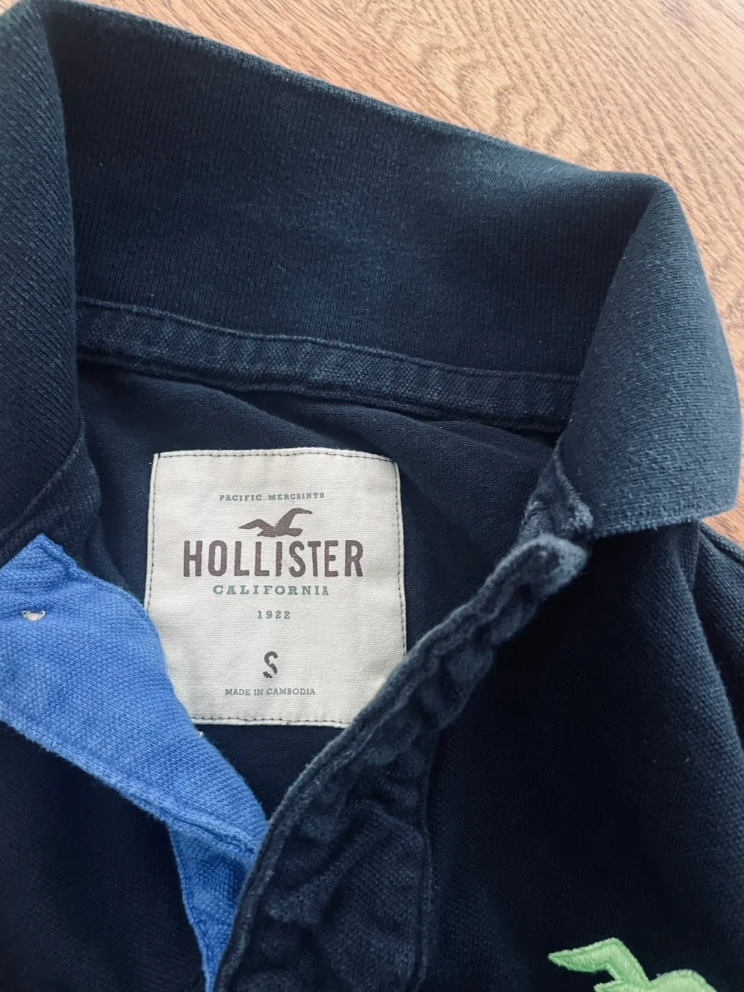 Hollister Co. Men's Size Small Black Polo Shirt image indicator(2)