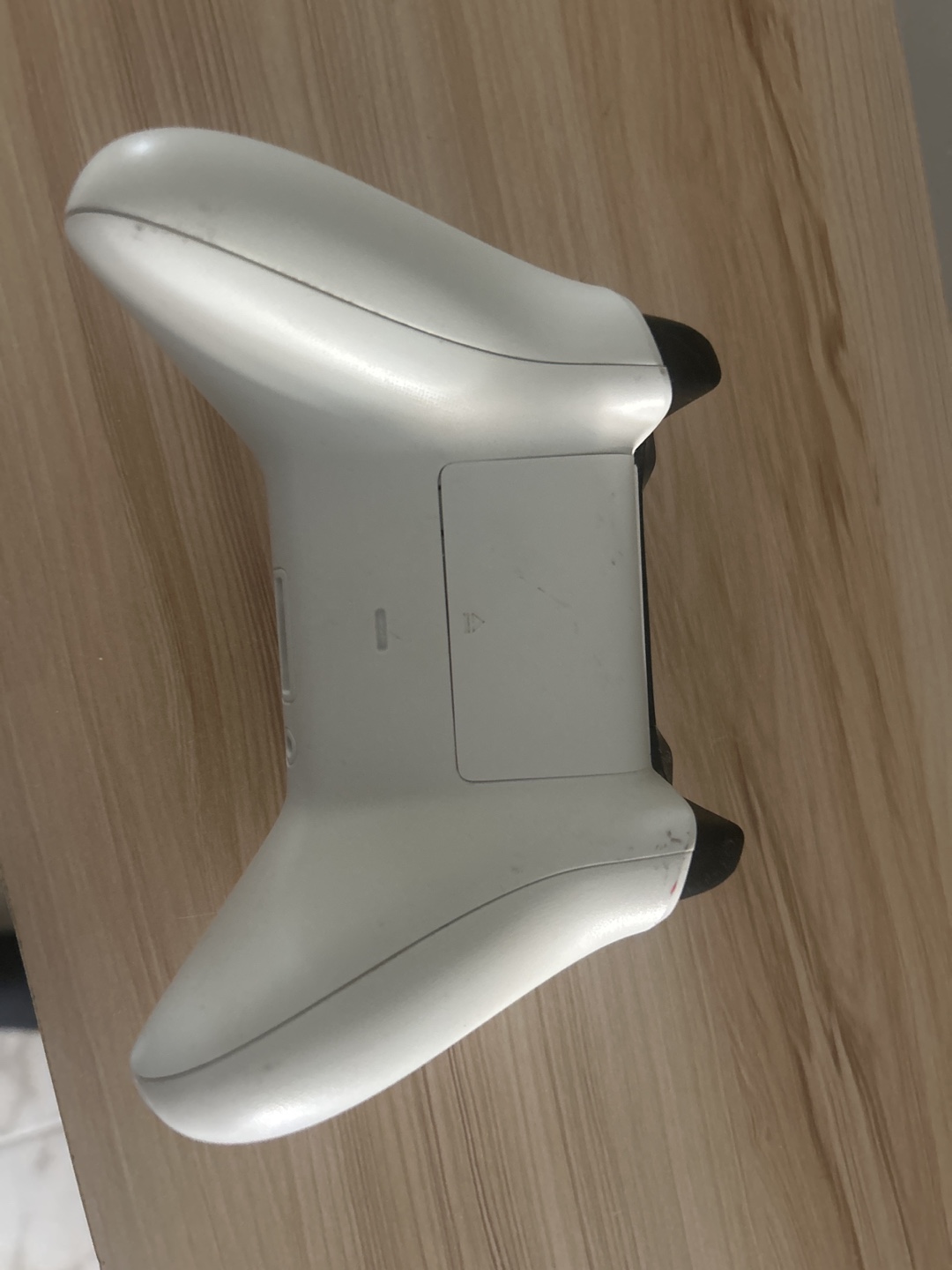 White Xbox One Wireless Controller - photo 2
