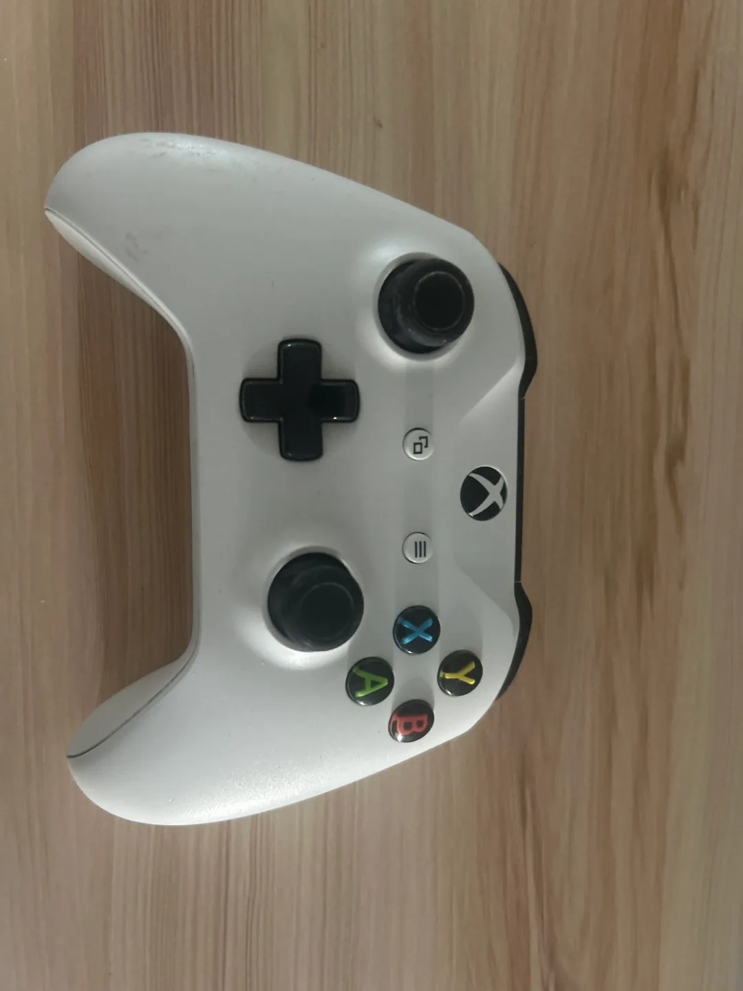 White Xbox One Wireless Controller thumbnail