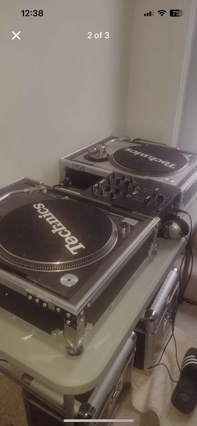 Technics 1200 MK2 Turntable Pair thumbnail