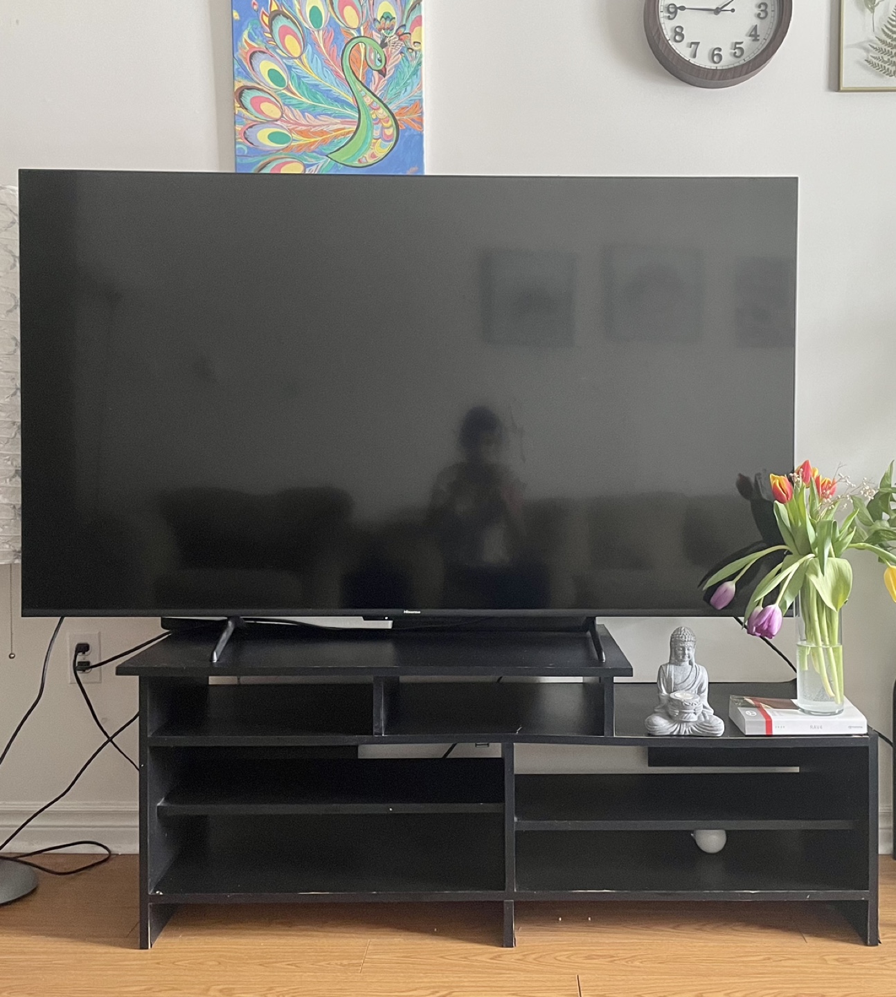 65" TV with Free Stand 📦moving sale - photo 2
