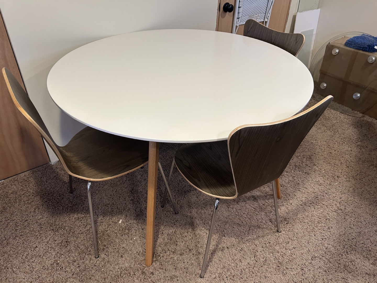 Round ikea table and chairs