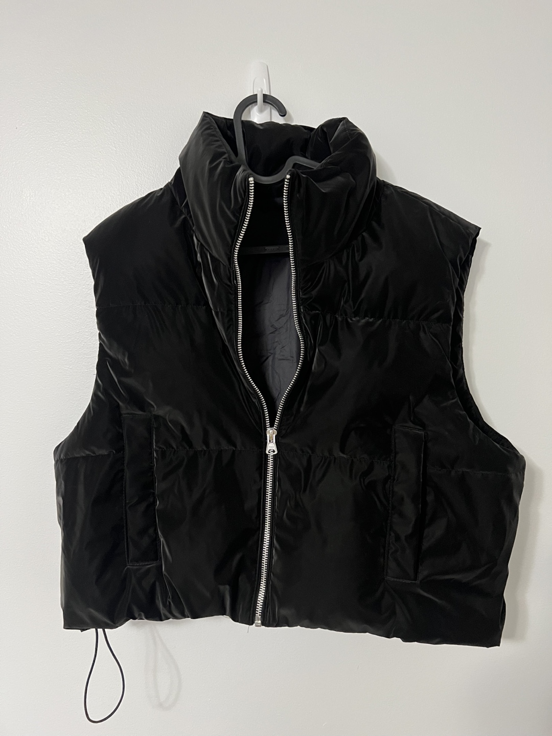 Black puffer vest - size 95