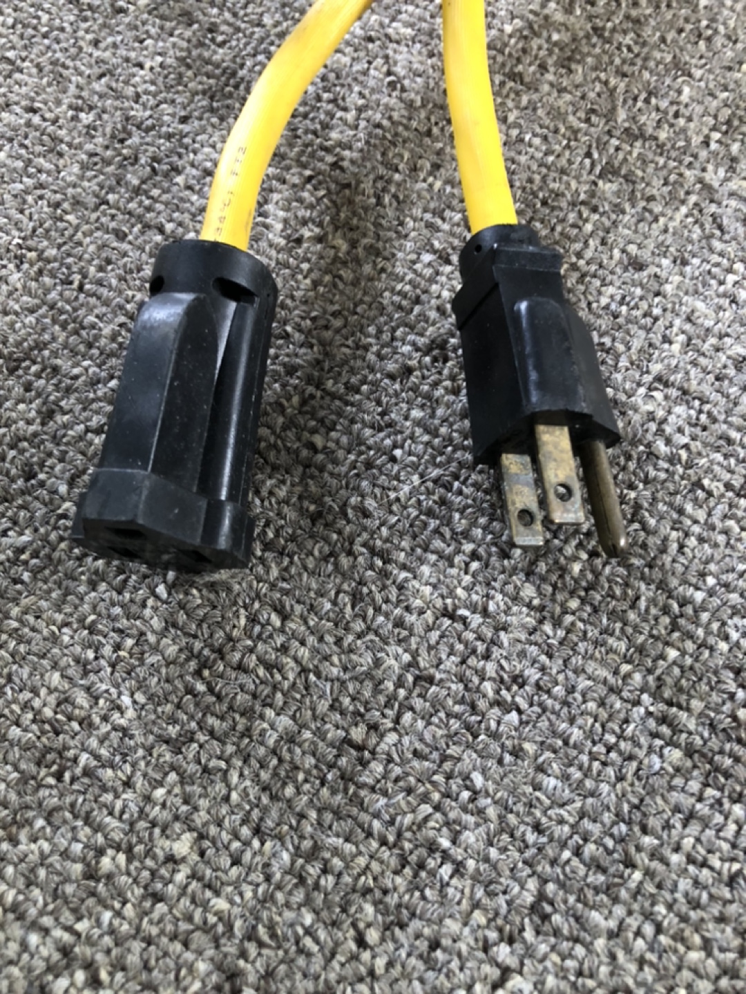Yellow 16 AWG 3-Conductor 100 foot Extension Cord - photo 2