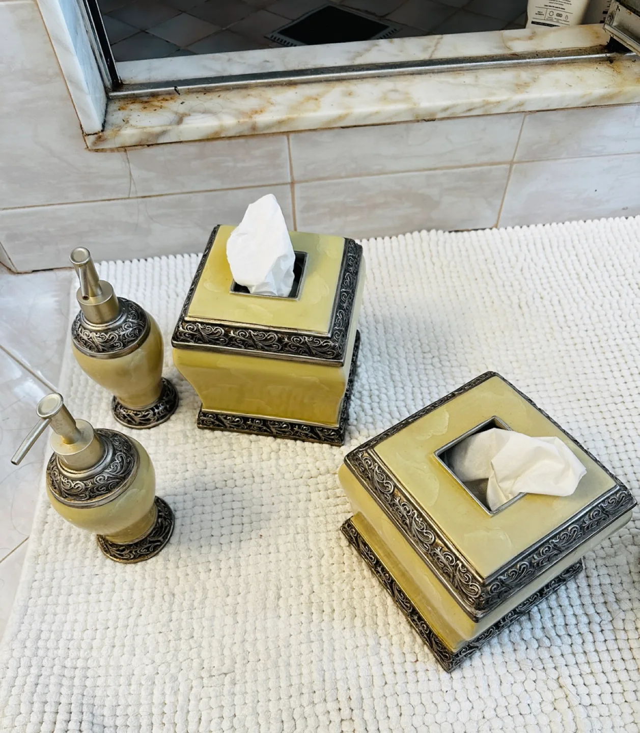 Elegant Bathroom Set image indicator(2)