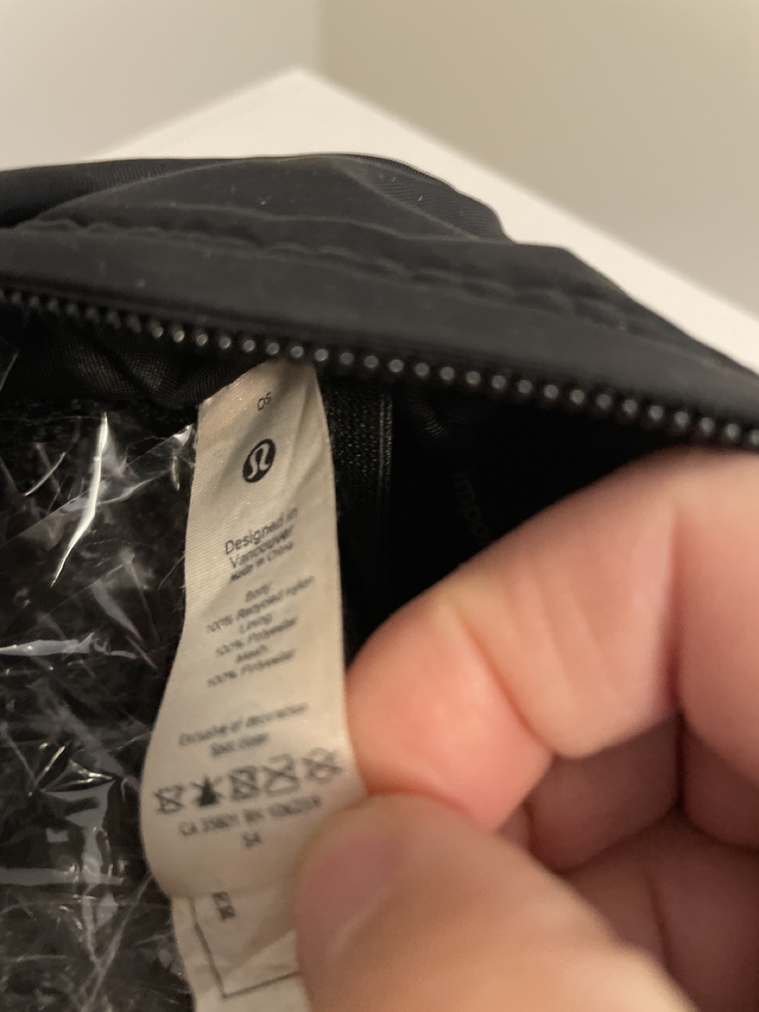 Lululemon Black Travel Pouch like new - photo 4