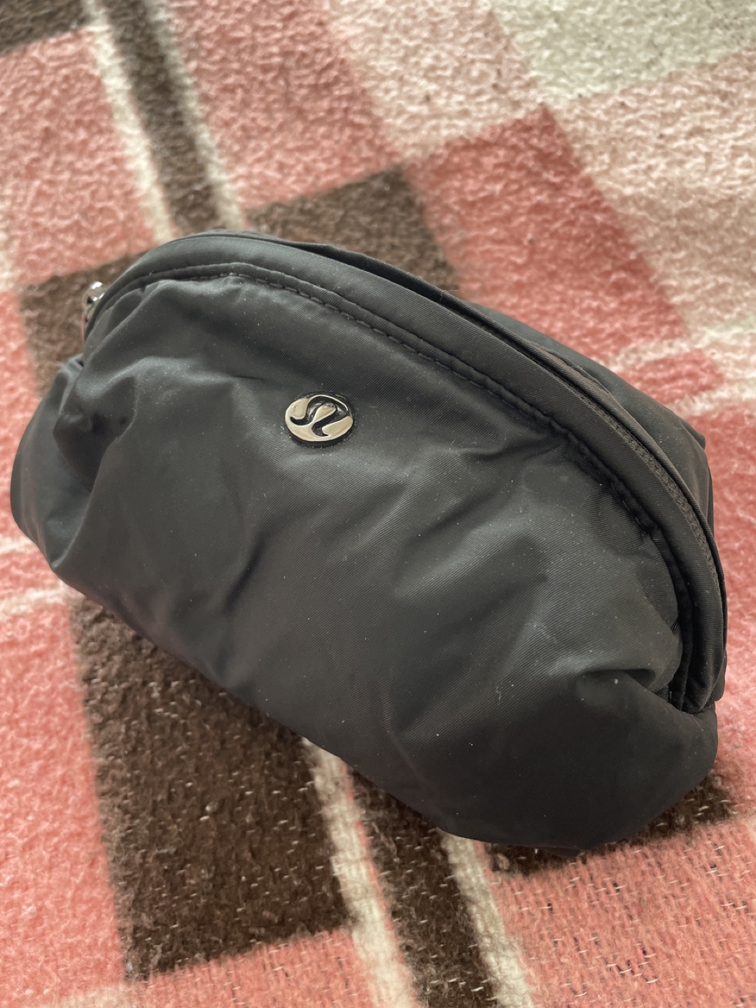 Lululemon Black Travel Pouch like new - photo 2