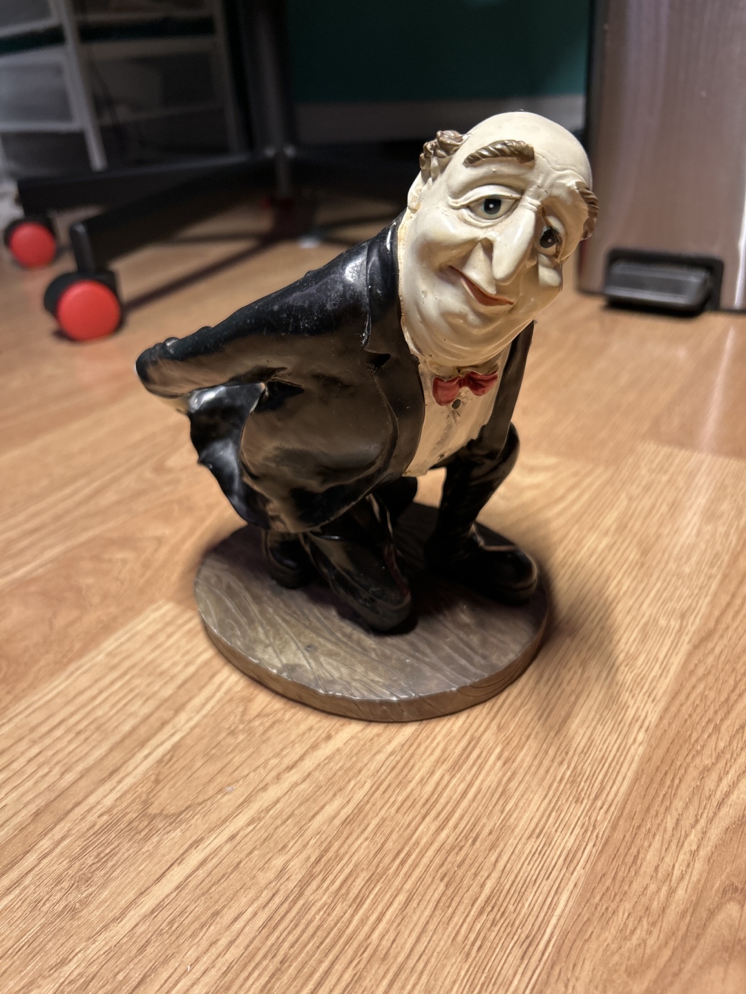 Waiter Wine Bottle Holder Collectible #freecycle