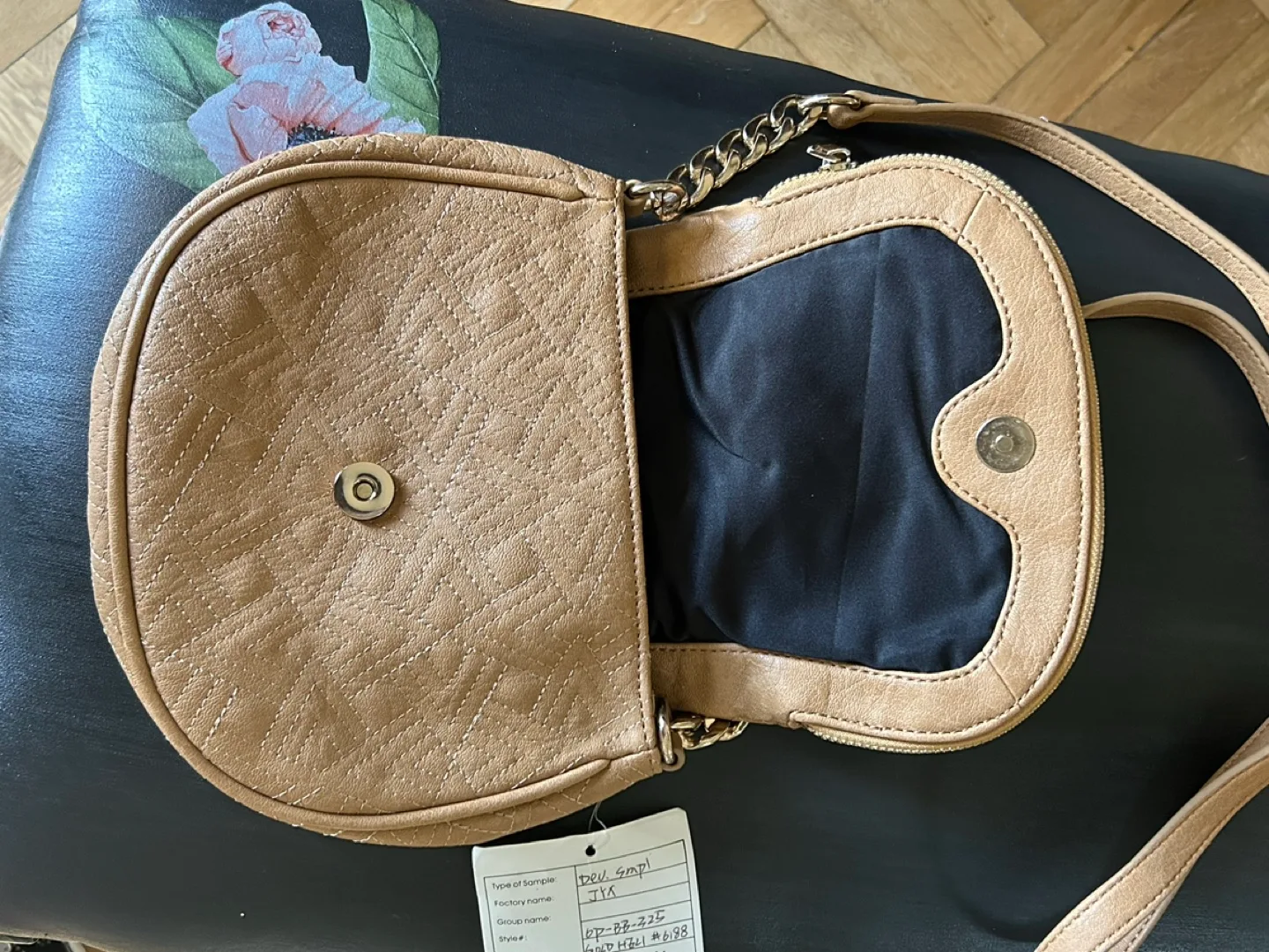 Leather Crossbody Bag image indicator(2)