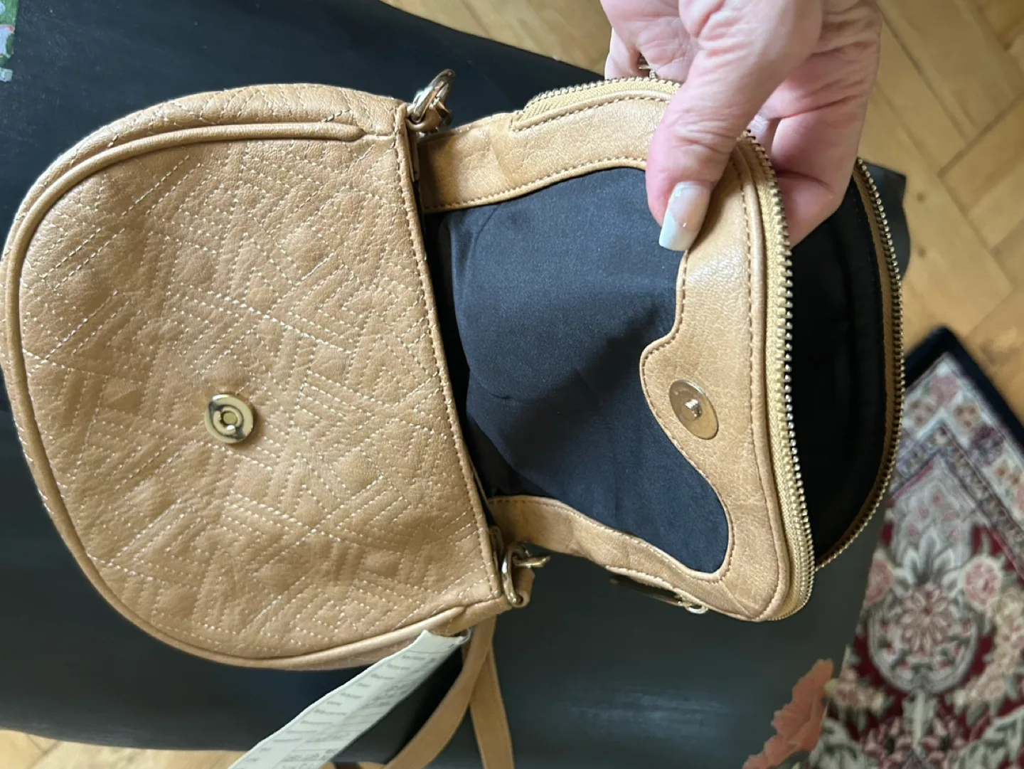 Leather Crossbody Bag image indicator(3)