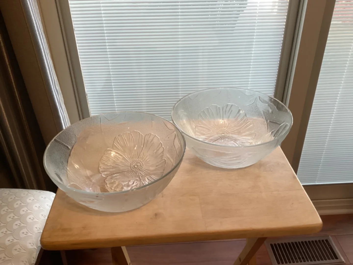 Two Glass Serving Bowls and Tea Set image indicator(2)