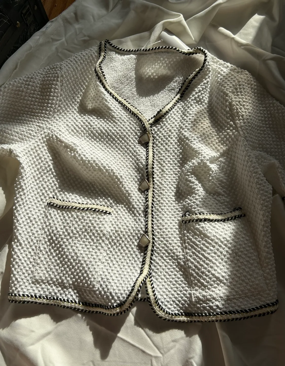 Women's White Short Sleeve Knitted Cardigan image indicator(2)