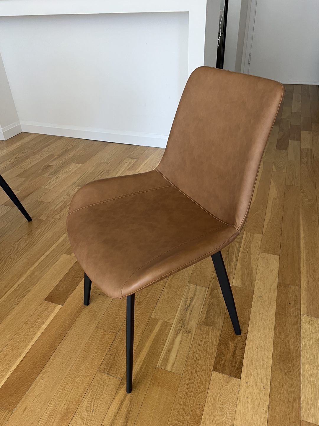 Round Dining Table with Four Brown Leather Chairs - photo 3