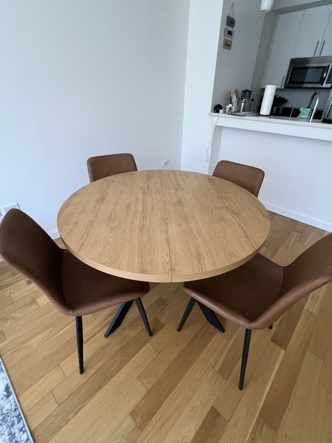 Round Dining Table with Four Brown Leather Chairs