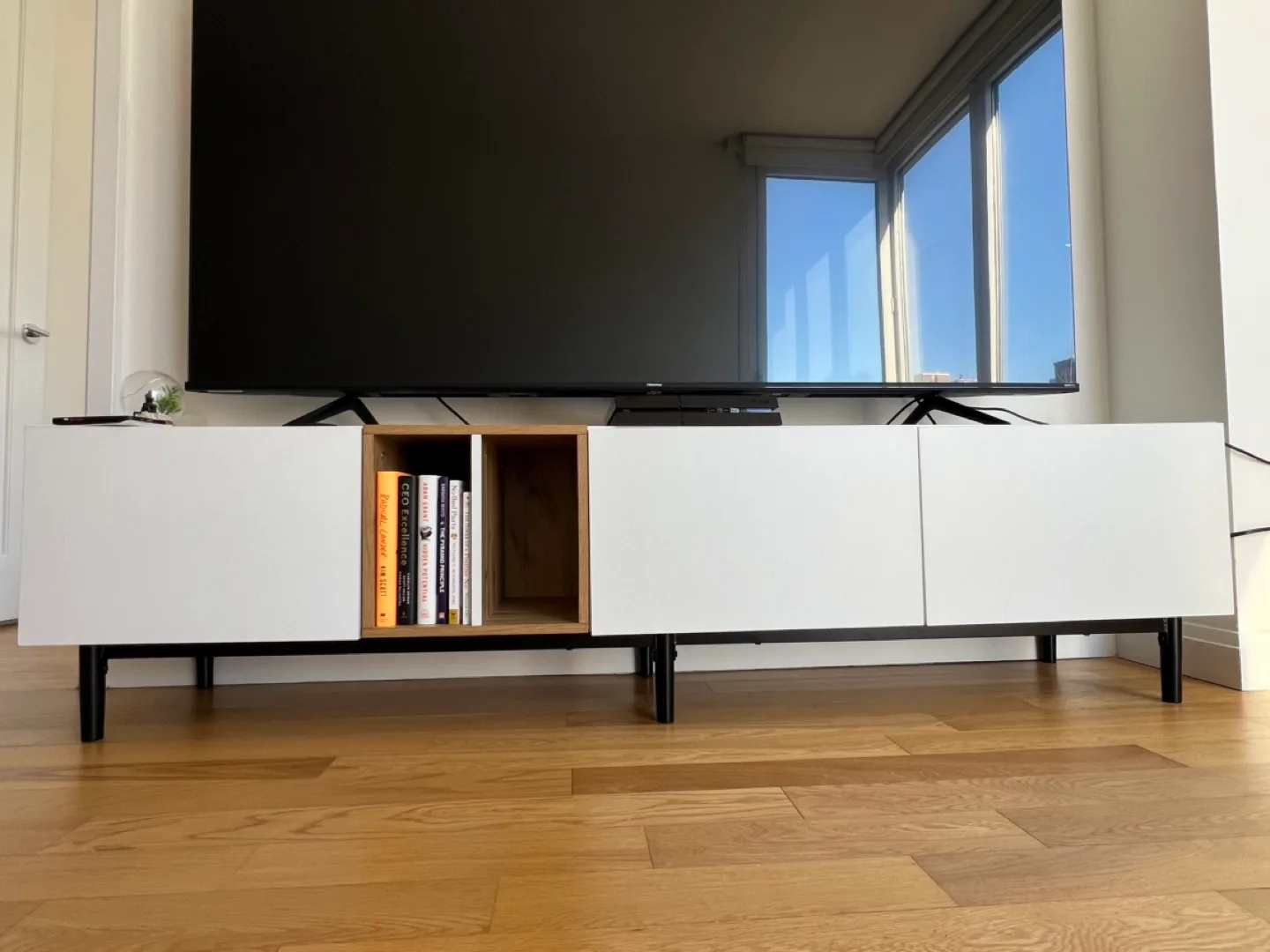 Hiense 75 inch 4K UHD Google Smart TV image indicator(4)