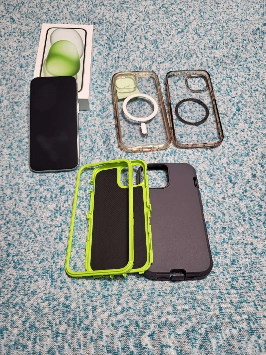 iPhone 15 Green with Box and Cases image indicator(2)