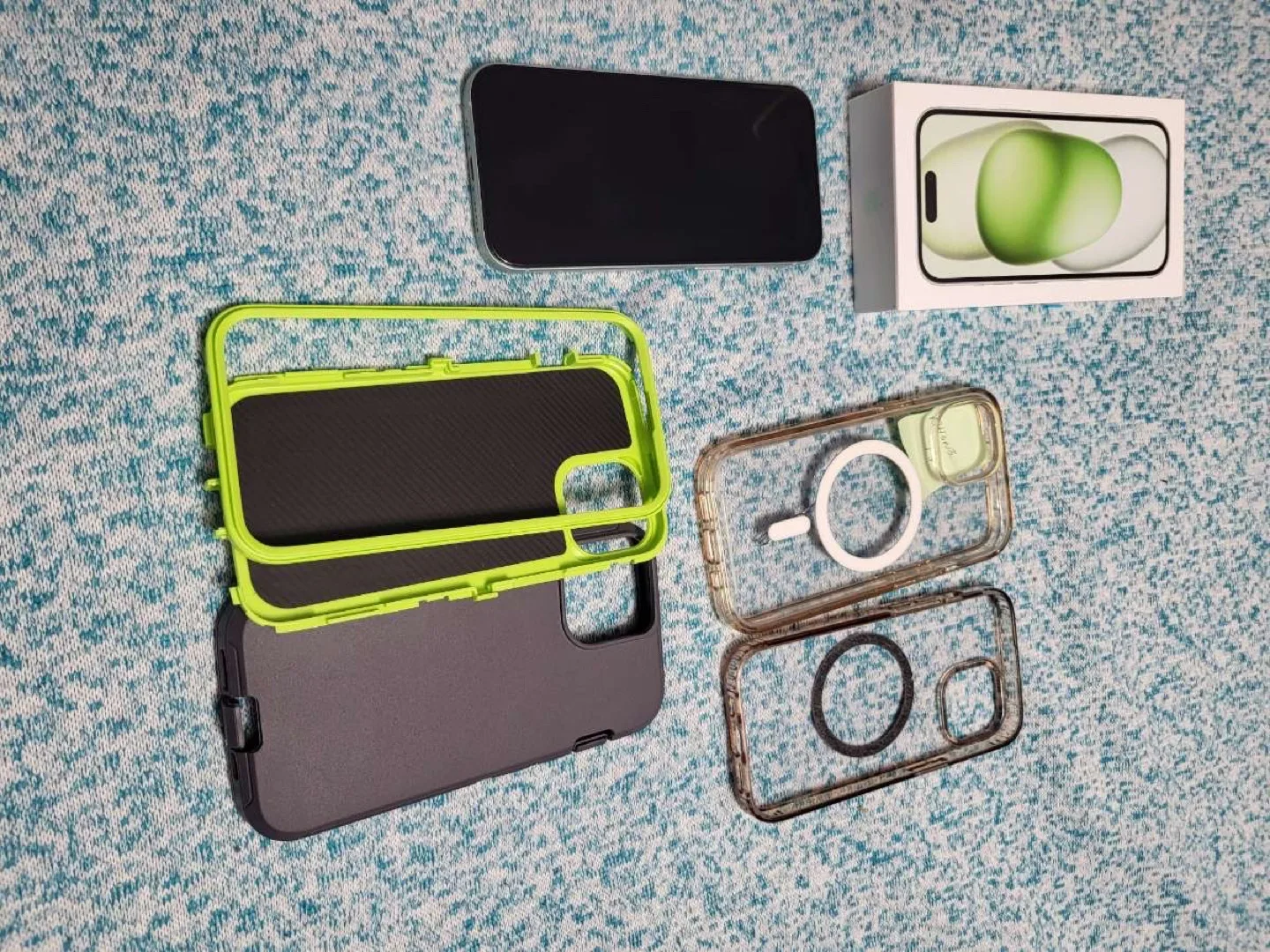 iPhone 15 Green with Box and Cases image indicator(3)