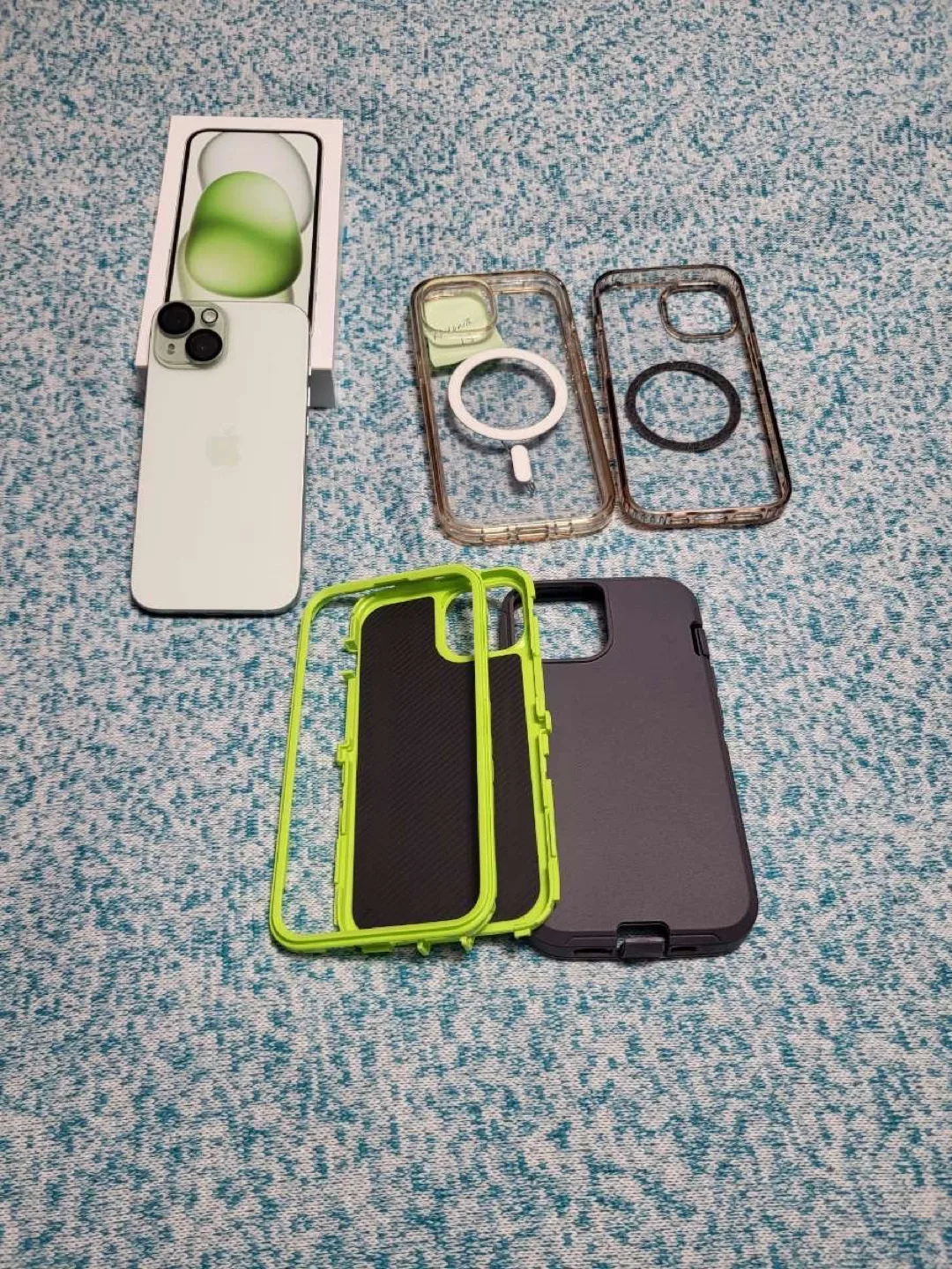 iPhone 15 Green with Box and Cases image indicator(4)