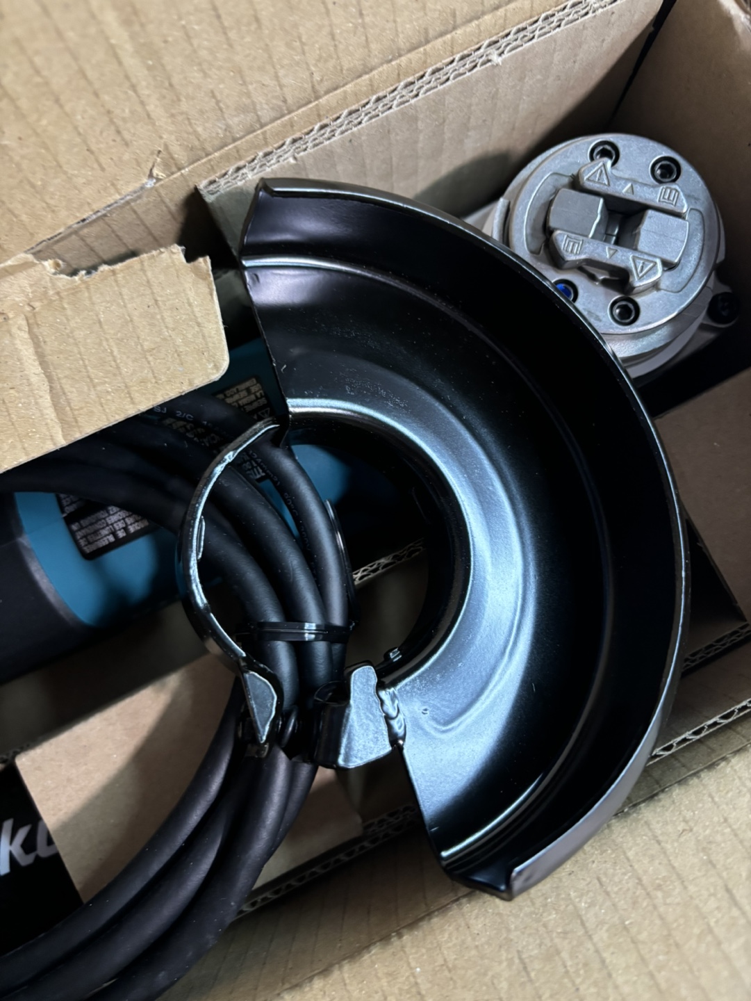 Makita 4-1/2-Inch X-LOCK Angle Grinder - photo 4