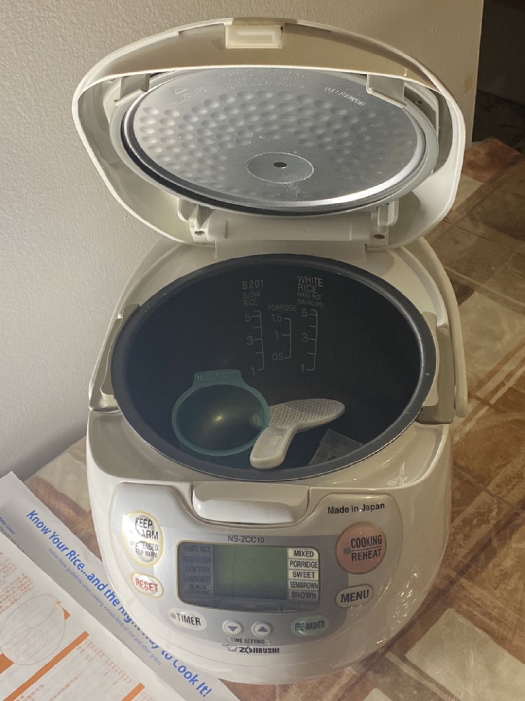 [Move-Out Sale] ZOJIRUSHI Rice Cooker NS-ZCC10 - photo 3