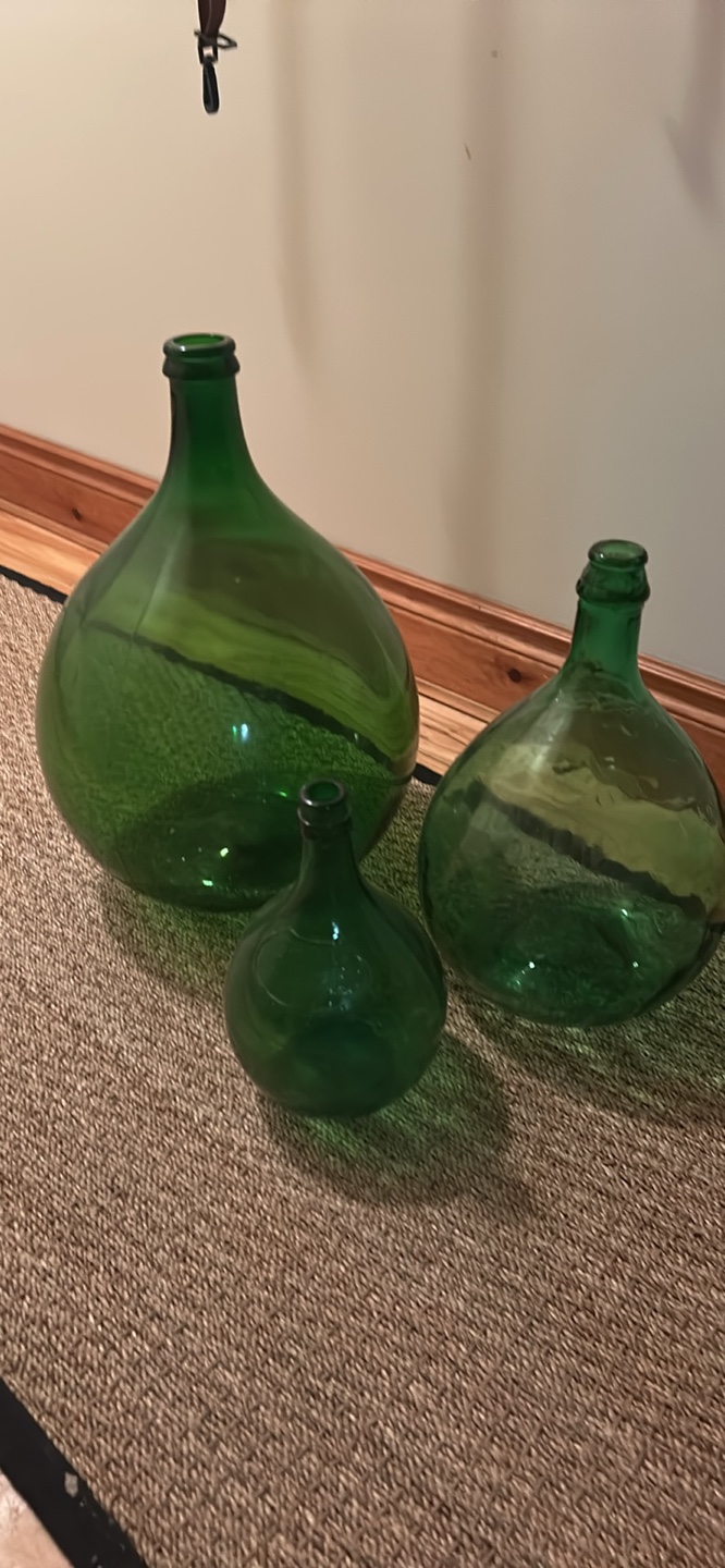Set of three vintage green glass bottles - photo 2