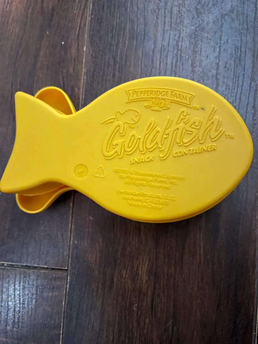 Vintage Goldfish Snack Container image indicator(3)