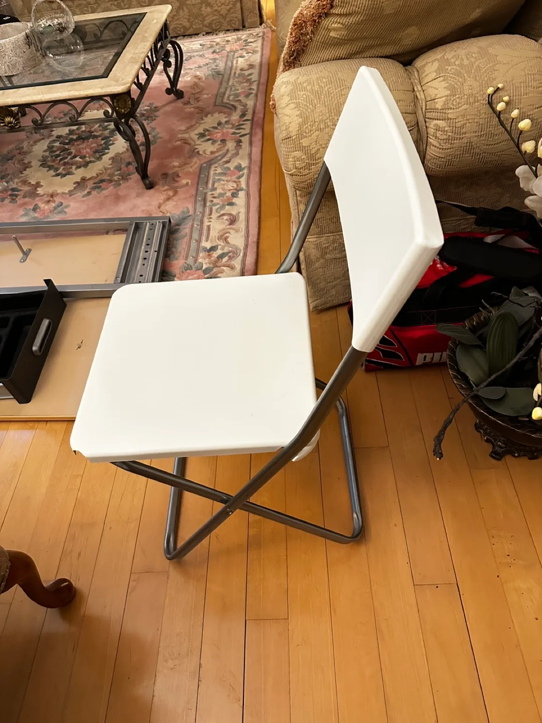 Moving Sale! Pair of White Folding Chairs image indicator(2)
